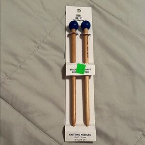 Big Twist Knitting Needles with Blue Ends US 13 9”